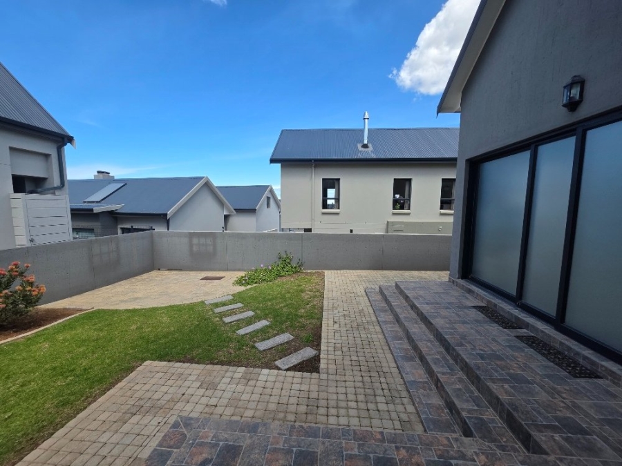 2 Bedroom Property for Sale in Outeniquasbosch Western Cape